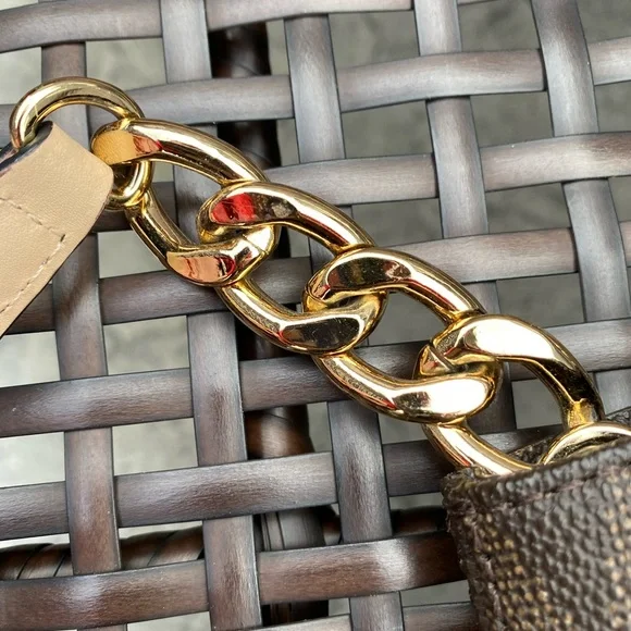 Michael Kors Crossbody bag. - Picture 9 of 11